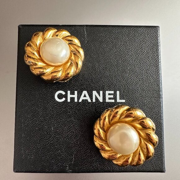 PREOWNED Chanel Vintage Gold-Plated Faux Pearl Clip On Earrings (with Box) - Picture 1 of 8